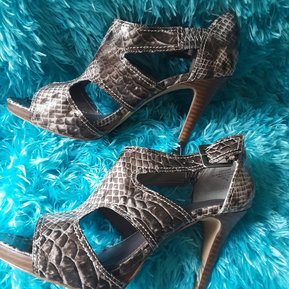 Via Neroli shoes